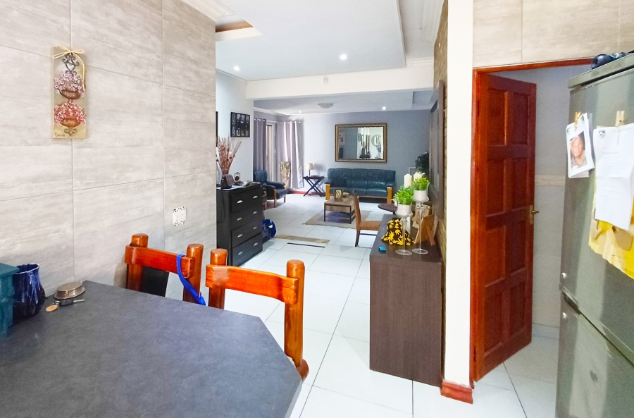 7 Bedroom Property for Sale in Kleinmond Western Cape